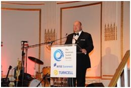 Süreyya Ciliv Ödülünü Mustafa Koç’un Elinden Aldı