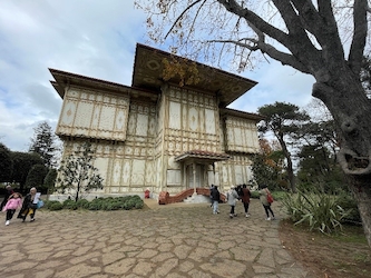 6 Aralık 2022 günü Bağlarbaşı Abdülmecid Efendi Köşkü’nde “İsmi Lazım Değil” sergisini gezdik