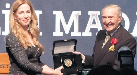 2023 Rahmi M. Koç Bilim Madalyası Sahibini Buldu: 2023 Yılı Koç Üniversitesi Rahmi M. Koç Bilim Madalyası’nın Sahibi Prof. Dr. Ayşe Zarakol Oldu. 29 Kasım 2023